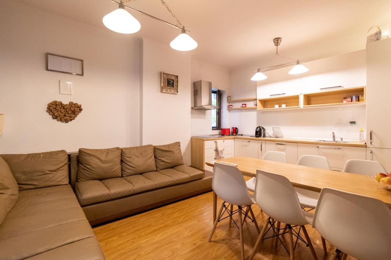 Ardor Apt - Bright And Secluded Apartment In The Heart Of Old Town Brasov Luaran gambar