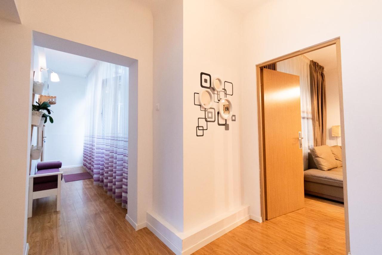 Ardor Apt - Bright And Secluded Apartment In The Heart Of Old Town Brasov Luaran gambar