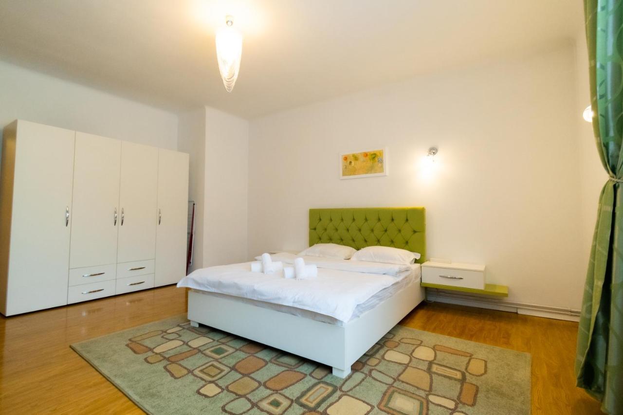 Ardor Apt - Bright And Secluded Apartment In The Heart Of Old Town Brasov Luaran gambar