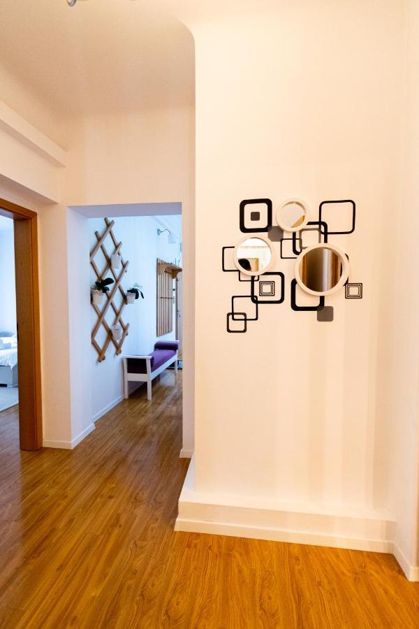 Ardor Apt - Bright And Secluded Apartment In The Heart Of Old Town Brasov Luaran gambar