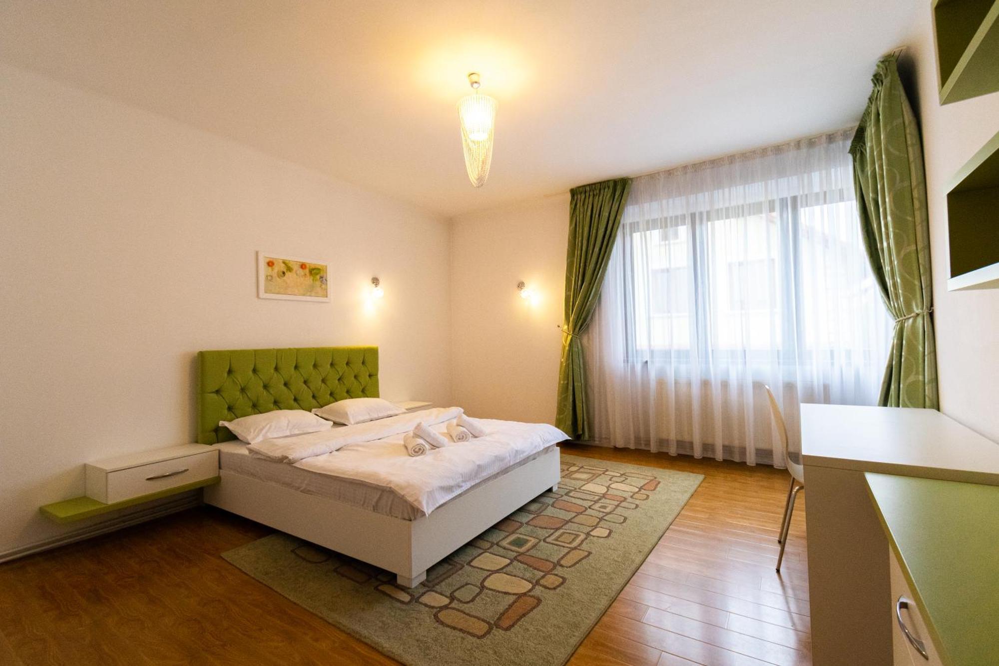 Ardor Apt - Bright And Secluded Apartment In The Heart Of Old Town Brasov Luaran gambar