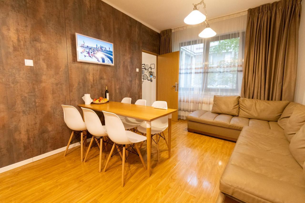 Ardor Apt - Bright And Secluded Apartment In The Heart Of Old Town Brasov Luaran gambar